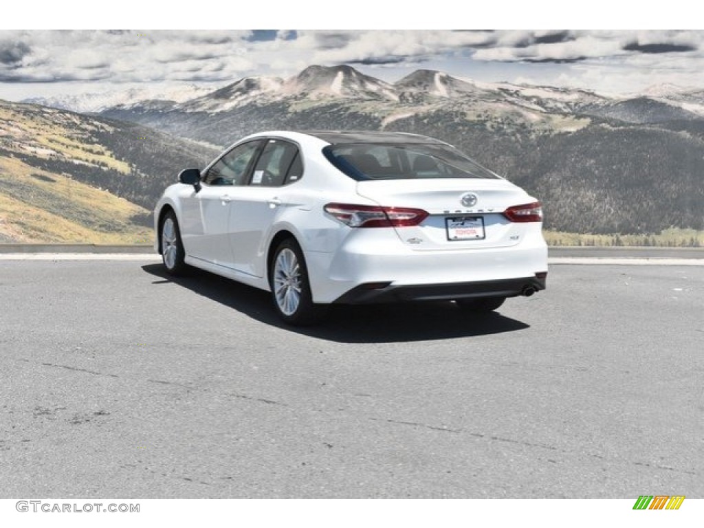 2018 Camry XLE - Wind Chill Pearl / Black photo #3