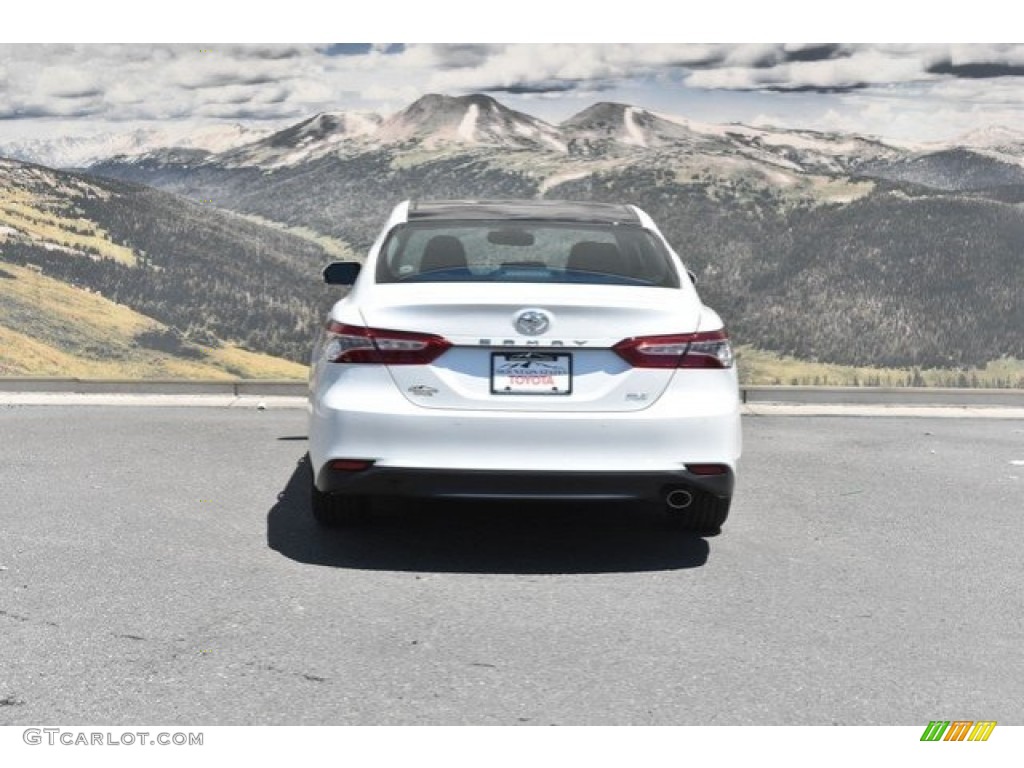 2018 Camry XLE - Wind Chill Pearl / Black photo #4