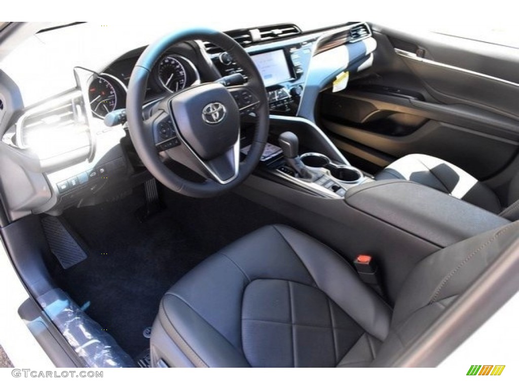 2018 Camry XLE - Wind Chill Pearl / Black photo #5