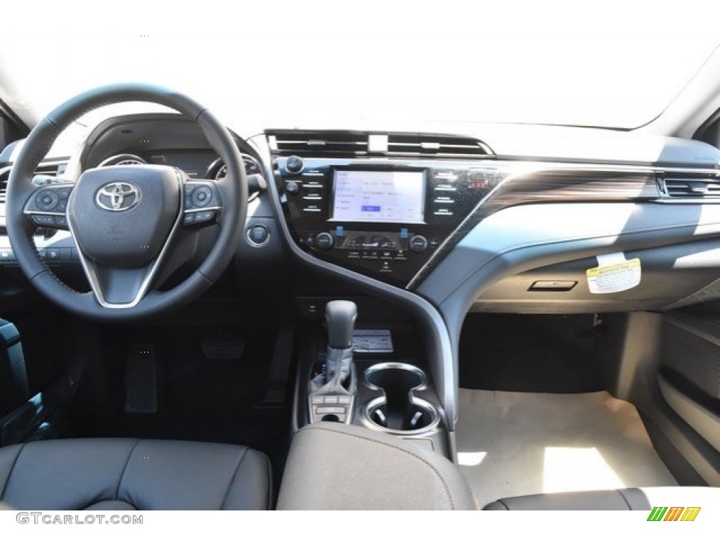 2018 Camry XLE - Wind Chill Pearl / Black photo #8