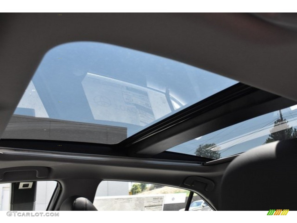 2018 Camry XLE - Wind Chill Pearl / Black photo #9