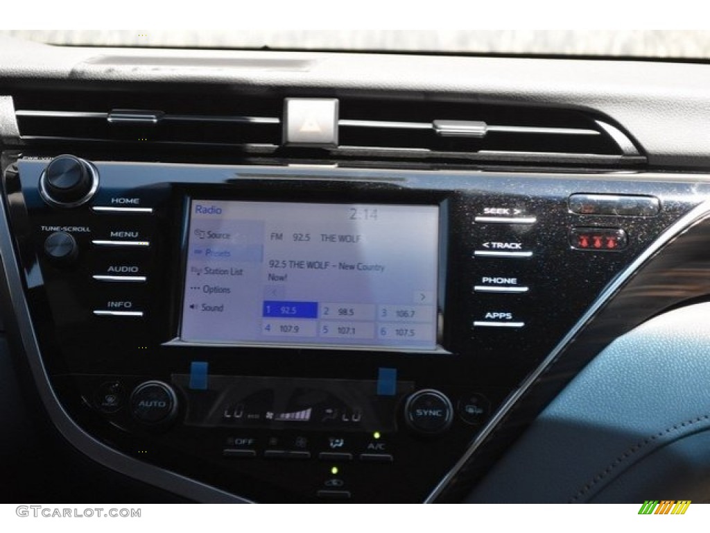 2018 Camry XLE - Wind Chill Pearl / Black photo #10