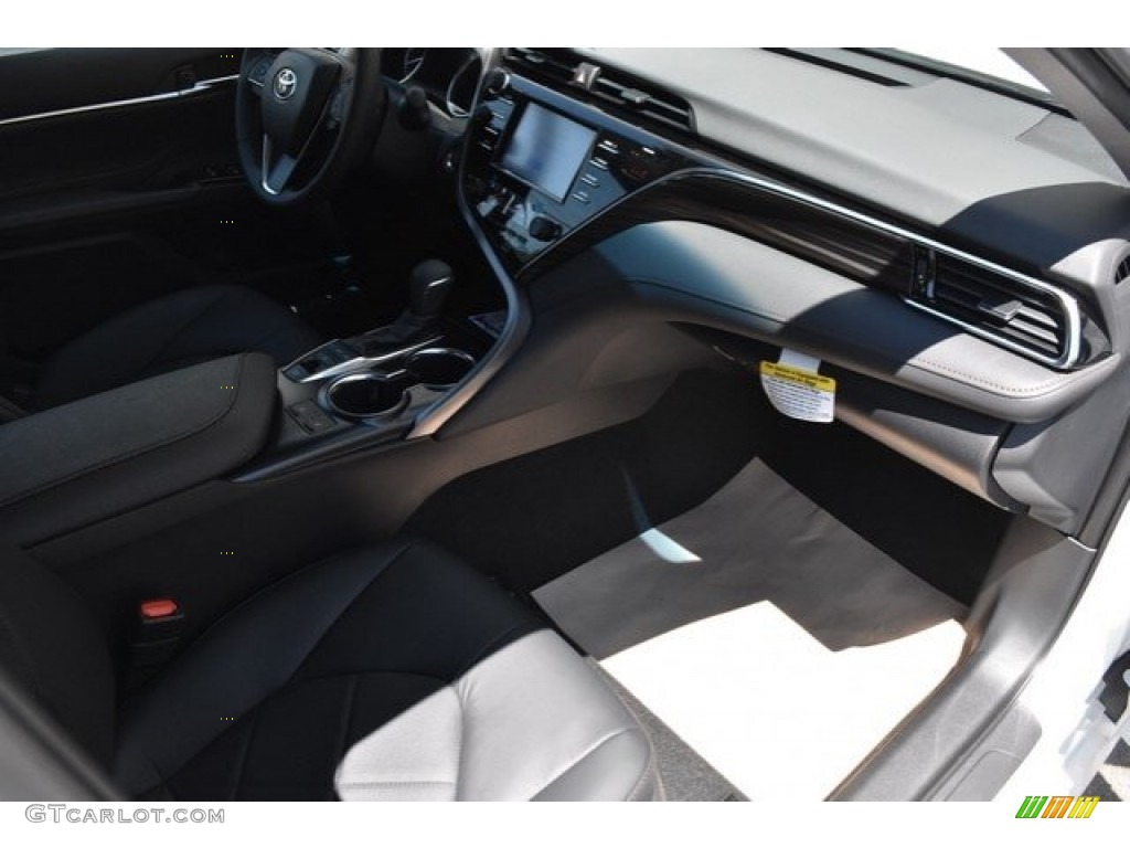 2018 Camry XLE - Wind Chill Pearl / Black photo #11