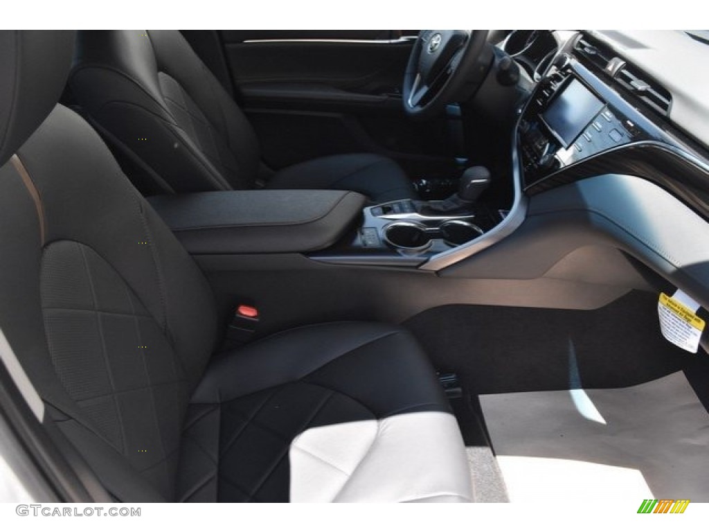 2018 Camry XLE - Wind Chill Pearl / Black photo #12