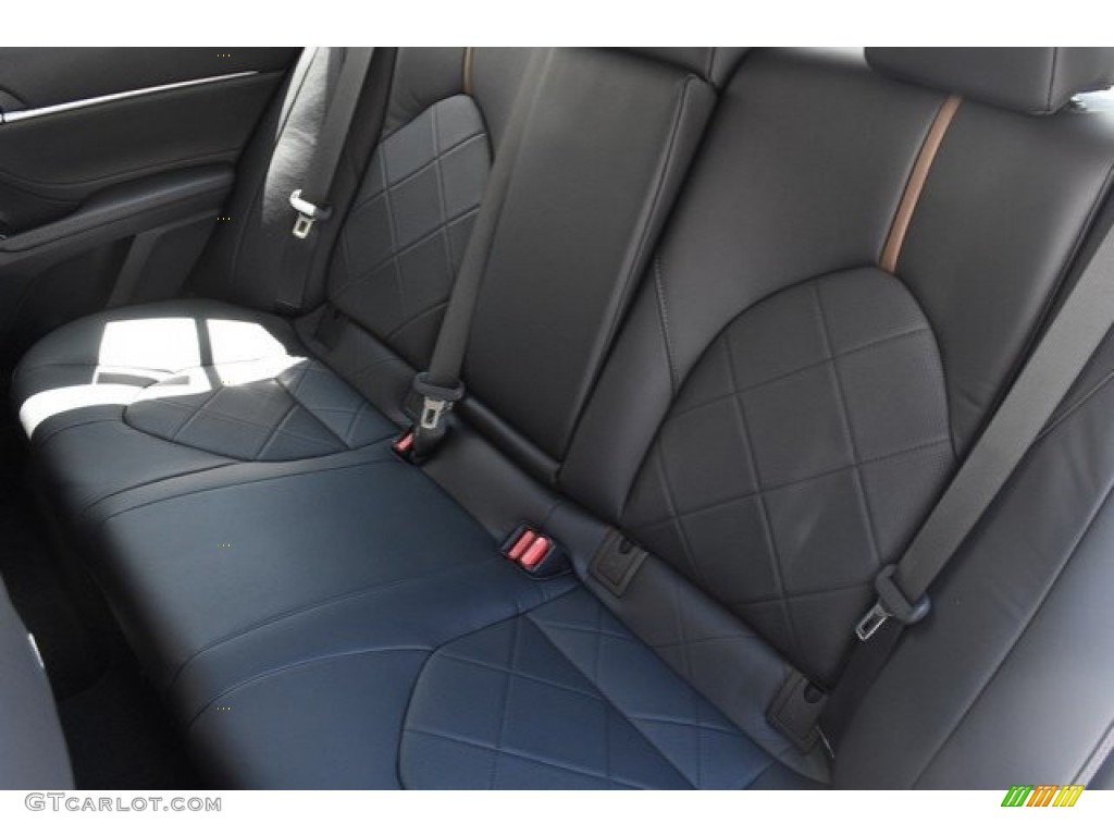 2018 Camry XLE - Wind Chill Pearl / Black photo #16