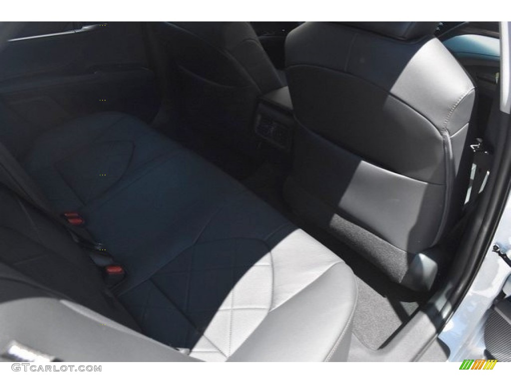 2018 Camry XLE - Wind Chill Pearl / Black photo #17