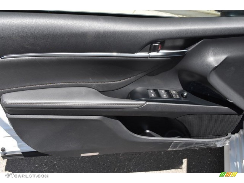 2018 Camry XLE - Wind Chill Pearl / Black photo #20