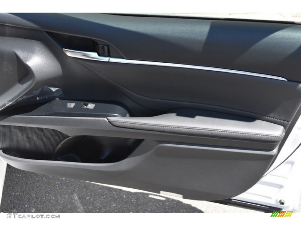 2018 Camry XLE - Wind Chill Pearl / Black photo #22