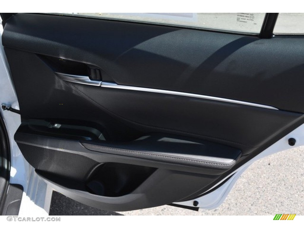 2018 Camry XLE - Wind Chill Pearl / Black photo #23