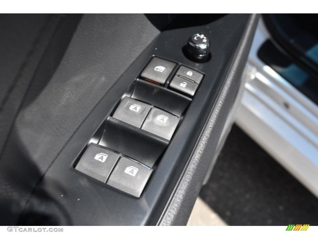 2018 Camry XLE - Wind Chill Pearl / Black photo #24