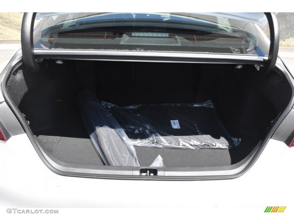 2018 Camry XLE - Wind Chill Pearl / Black photo #30