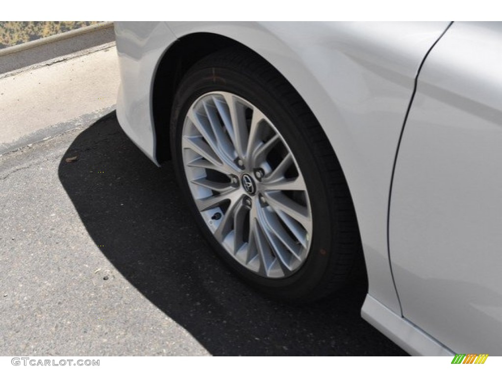 2018 Camry XLE - Wind Chill Pearl / Black photo #32