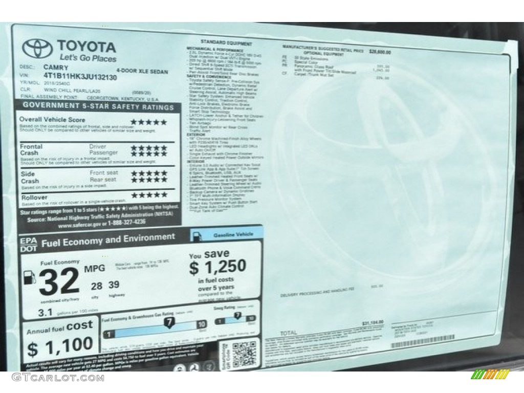 2018 Camry XLE - Wind Chill Pearl / Black photo #36