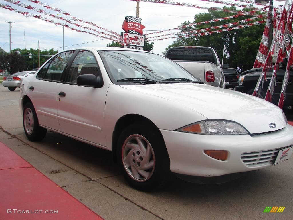 1999 Cavalier LS Sedan - Bright White / Neutral photo #4