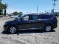 2018 Brilliant Black Crystal Pearl Chrysler Pacifica Touring L  photo #3