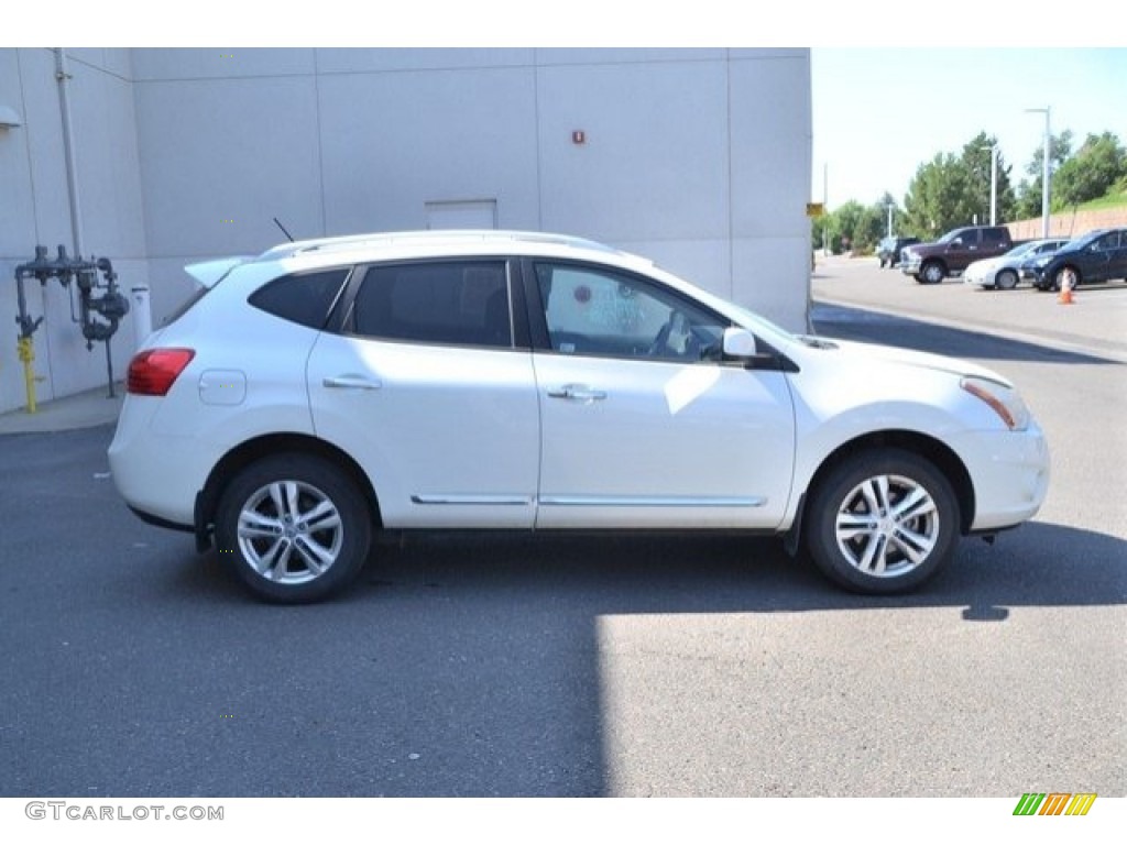 2012 Rogue SV AWD - Pearl White / Gray photo #7