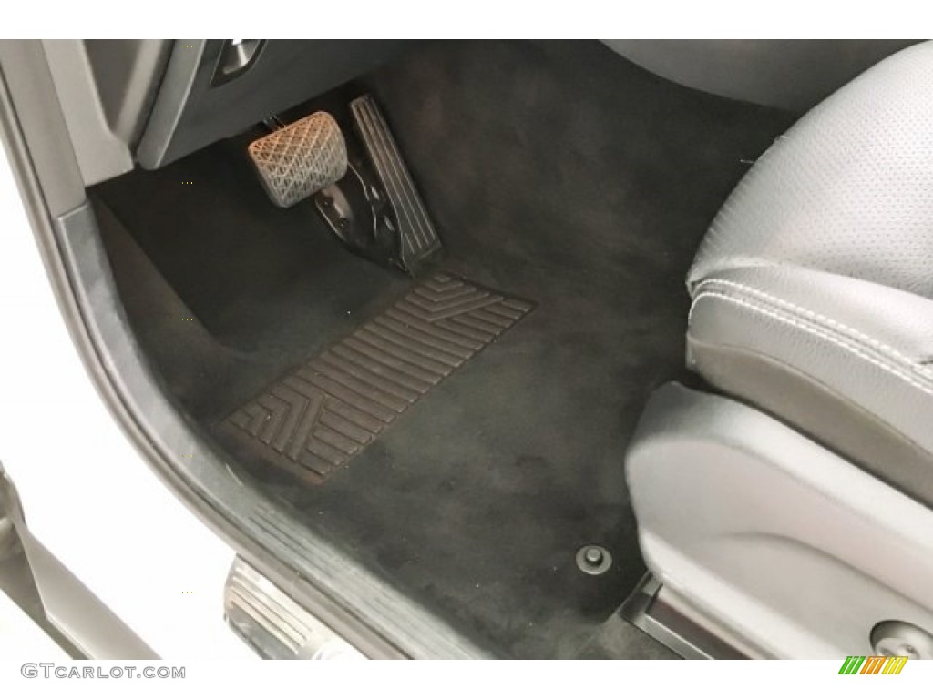 2017 GLC 300 - Polar White / Black photo #22