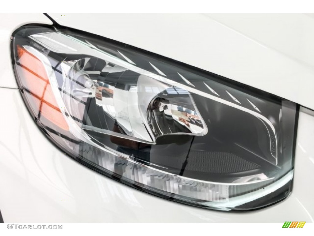 2017 GLC 300 - Polar White / Black photo #32