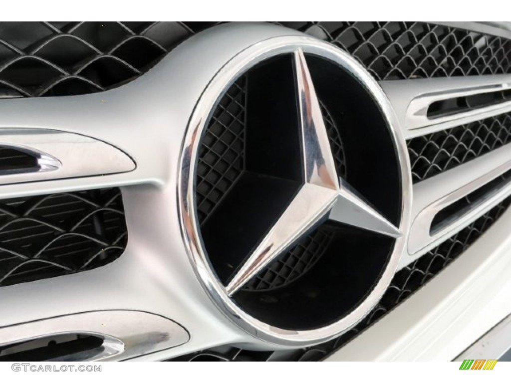 2017 GLC 300 - Polar White / Black photo #33