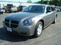 2005 Magnesium Pearl Dodge Magnum SXT  photo #2