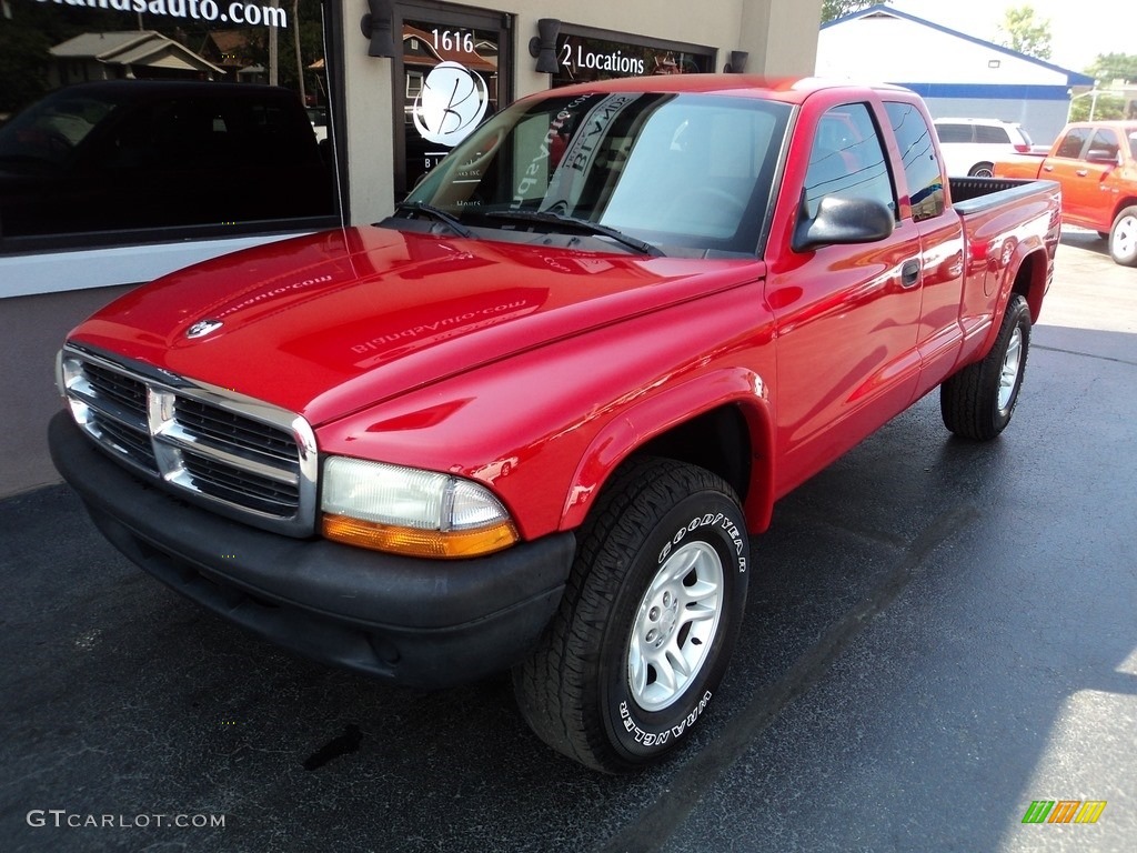 2004 Dakota SXT Club Cab 4x4 - Flame Red / Dark Slate Gray photo #2