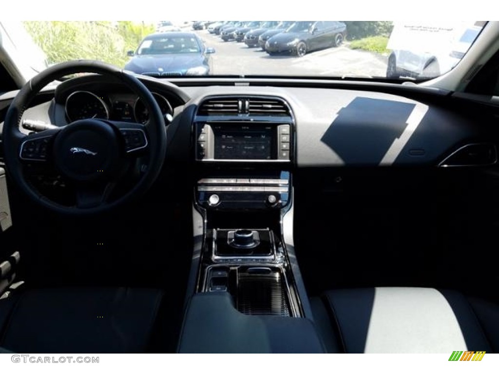 2018 XE 25t Premium AWD - Loire Blue Metallic / Ebony photo #4