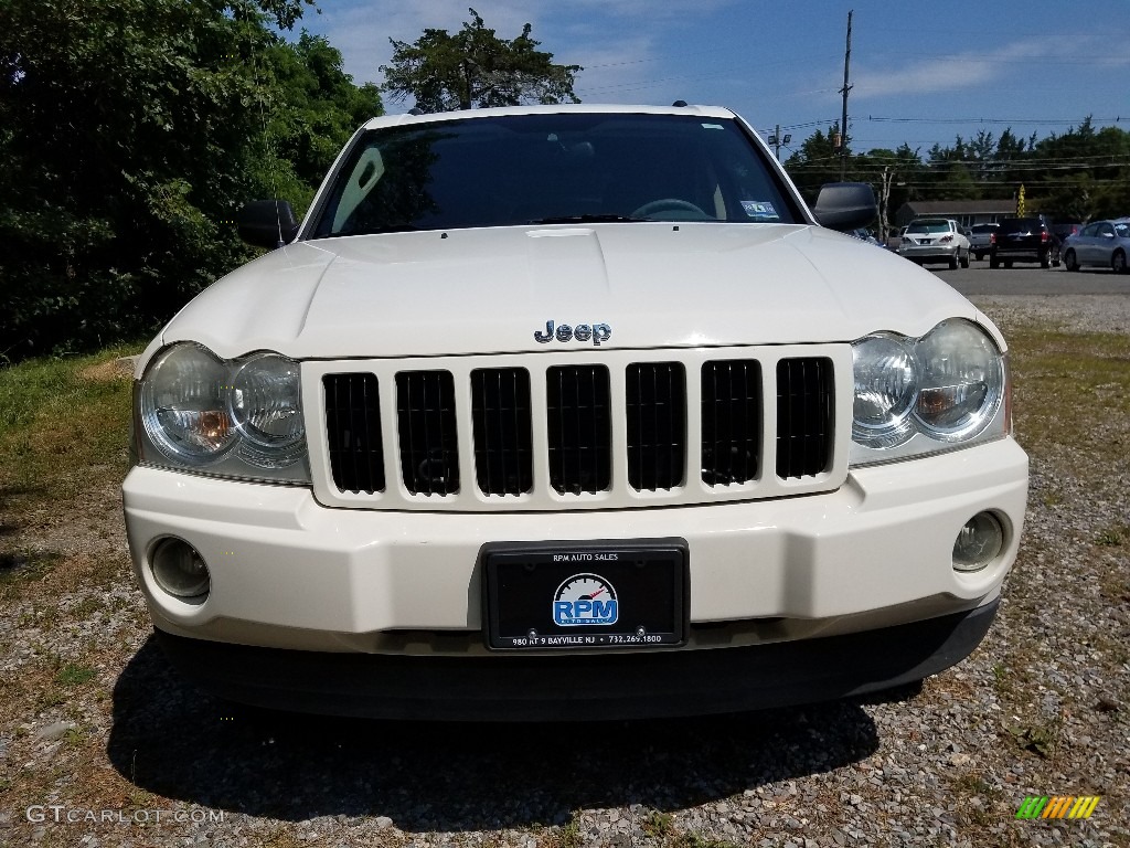 2006 Grand Cherokee Laredo 4x4 - Stone White / Medium Slate Gray photo #2