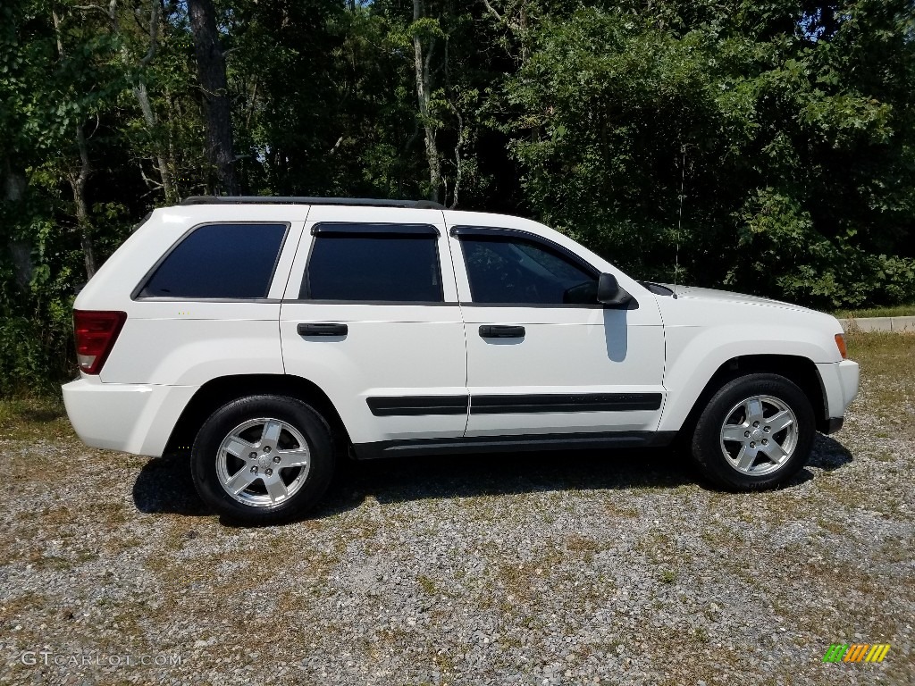 2006 Grand Cherokee Laredo 4x4 - Stone White / Medium Slate Gray photo #4