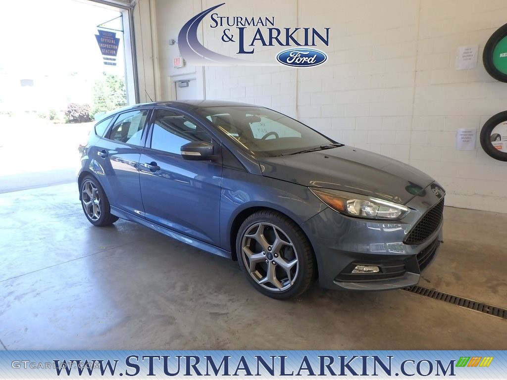 2018 Focus ST Hatch - Blue Metallic / Charcoal Black photo #1
