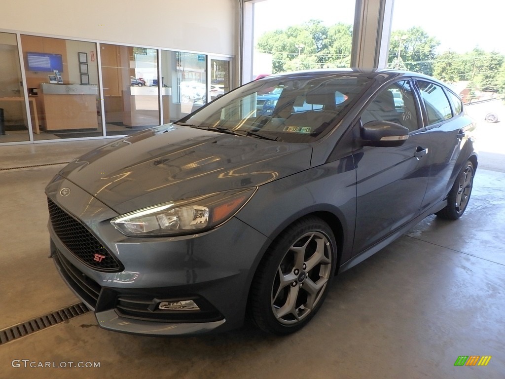 2018 Focus ST Hatch - Blue Metallic / Charcoal Black photo #4