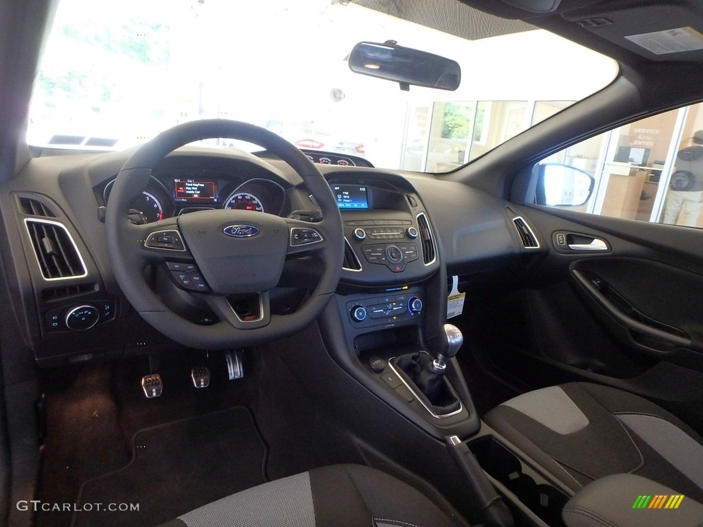 2018 Focus ST Hatch - Blue Metallic / Charcoal Black photo #8