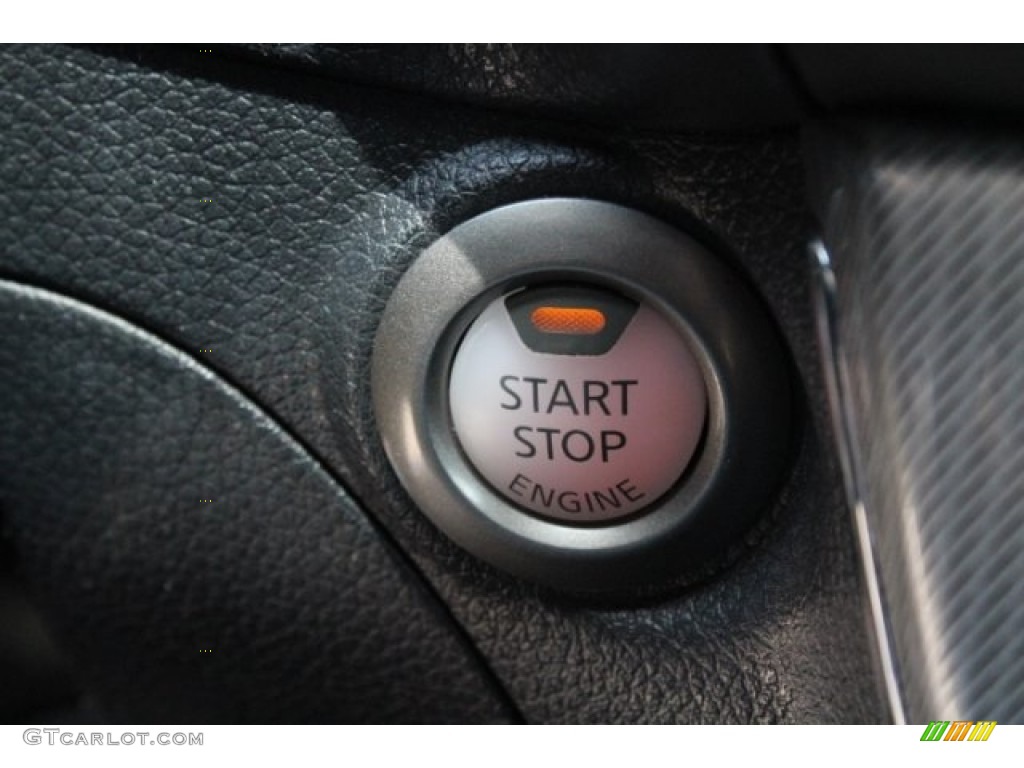 2014 Sentra SR - Brilliant Silver / Charcoal photo #16