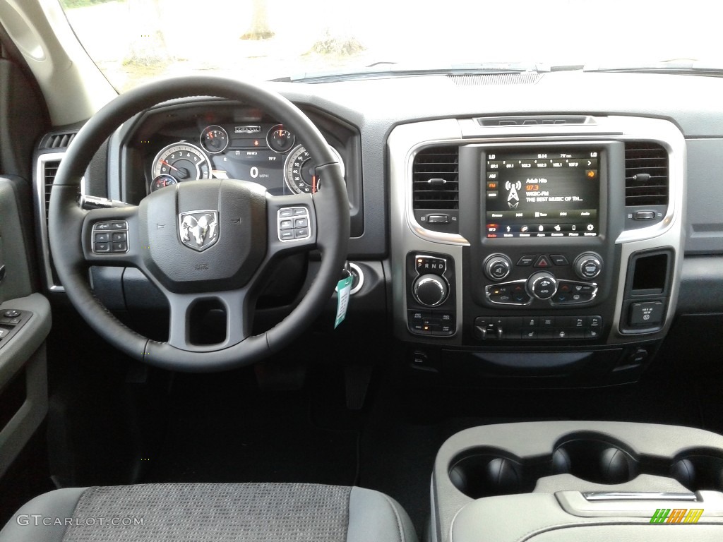 2018 1500 Big Horn Crew Cab 4x4 - Bright White / Black/Diesel Gray photo #31