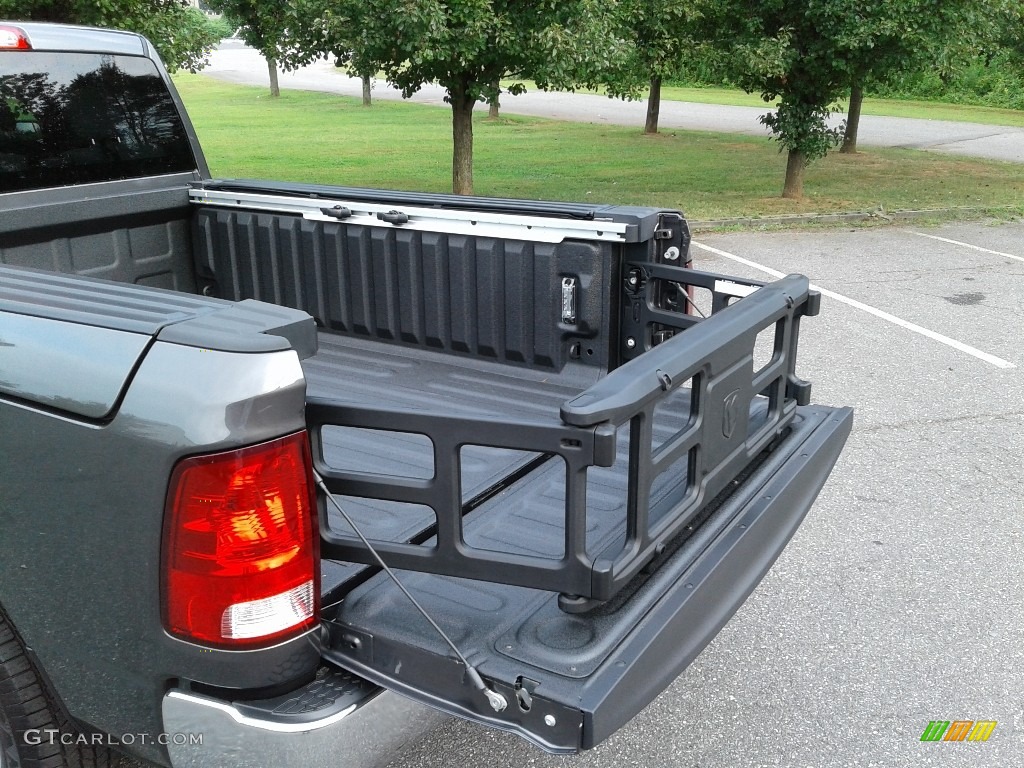 2018 1500 Tradesman Quad Cab 4x4 - Granite Crystal Metallic / Black/Diesel Gray photo #27