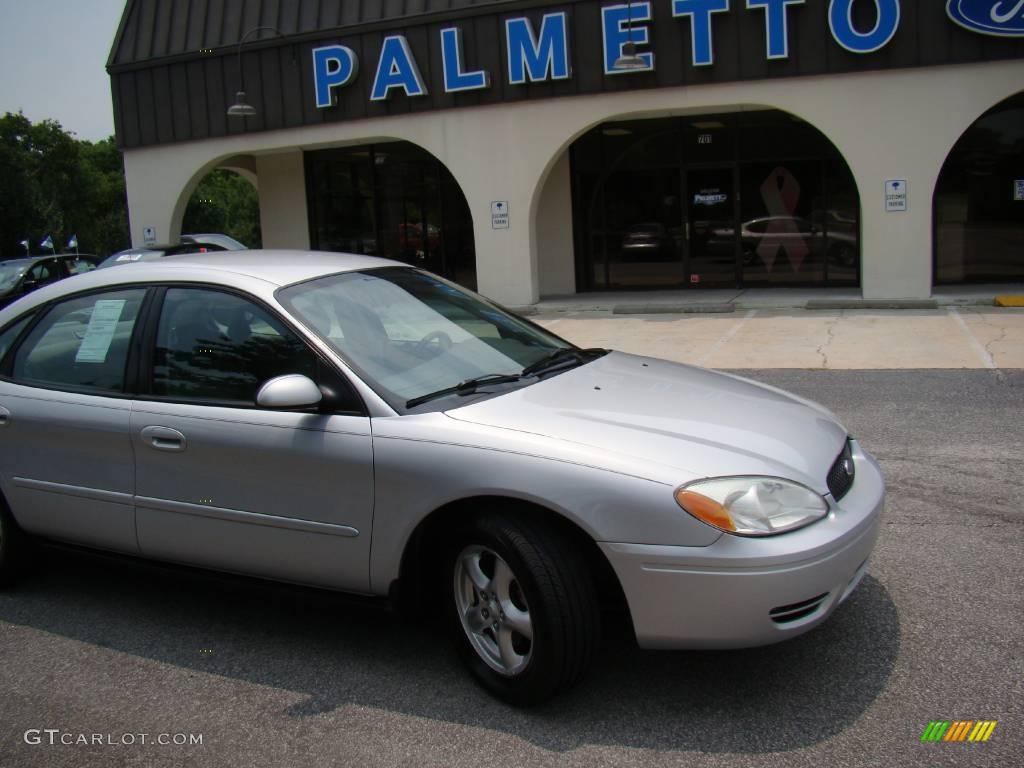 2004 Taurus SES Sedan - Silver Frost Metallic / Medium Graphite photo #21