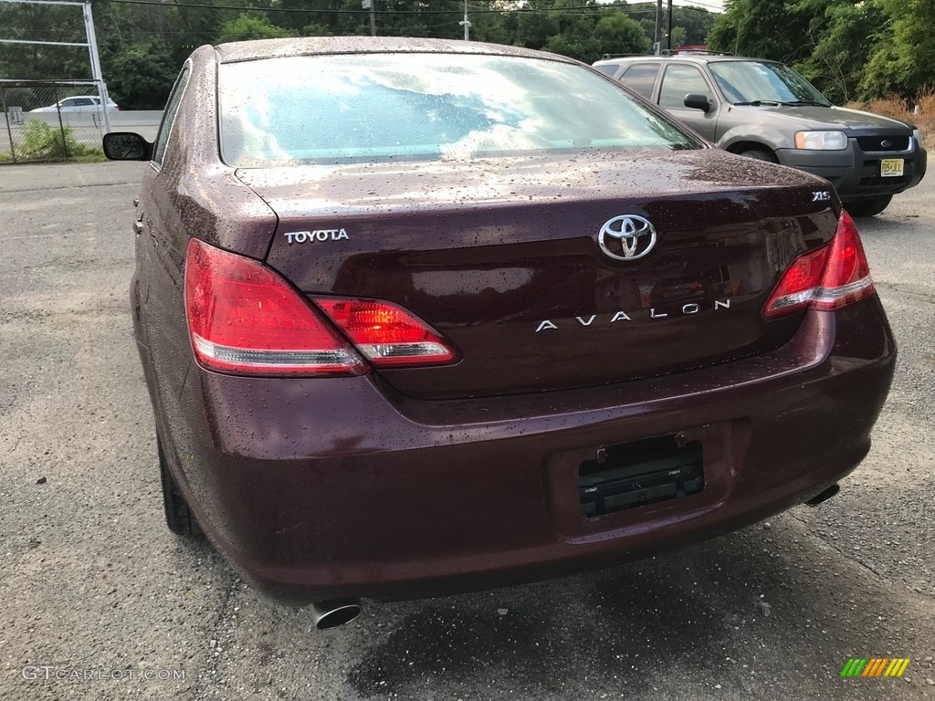 2005 Avalon XLS - Cassis Red Pearl / Light Gray photo #5
