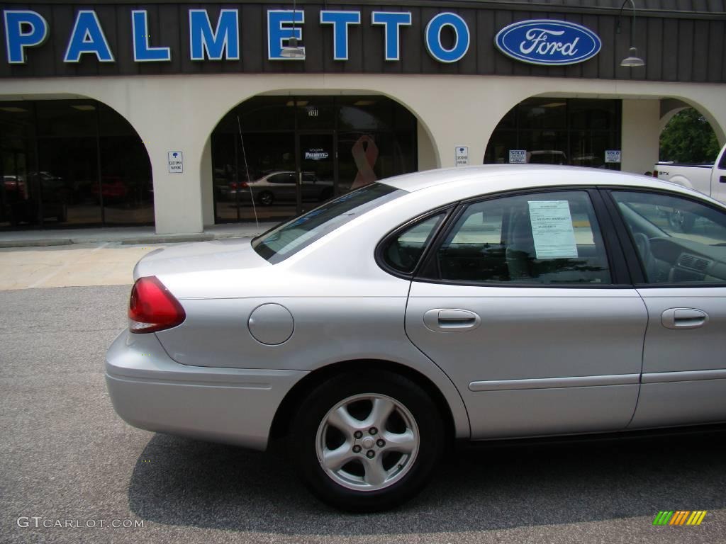 2004 Taurus SES Sedan - Silver Frost Metallic / Medium Graphite photo #24