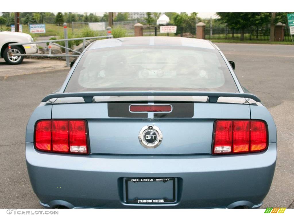 2005 Mustang GT Deluxe Coupe - Windveil Blue Metallic / Dark Charcoal photo #6