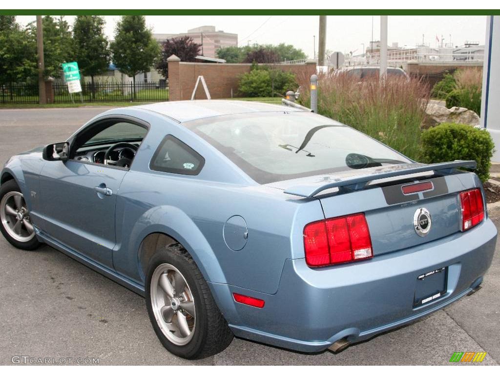 2005 Mustang GT Deluxe Coupe - Windveil Blue Metallic / Dark Charcoal photo #16