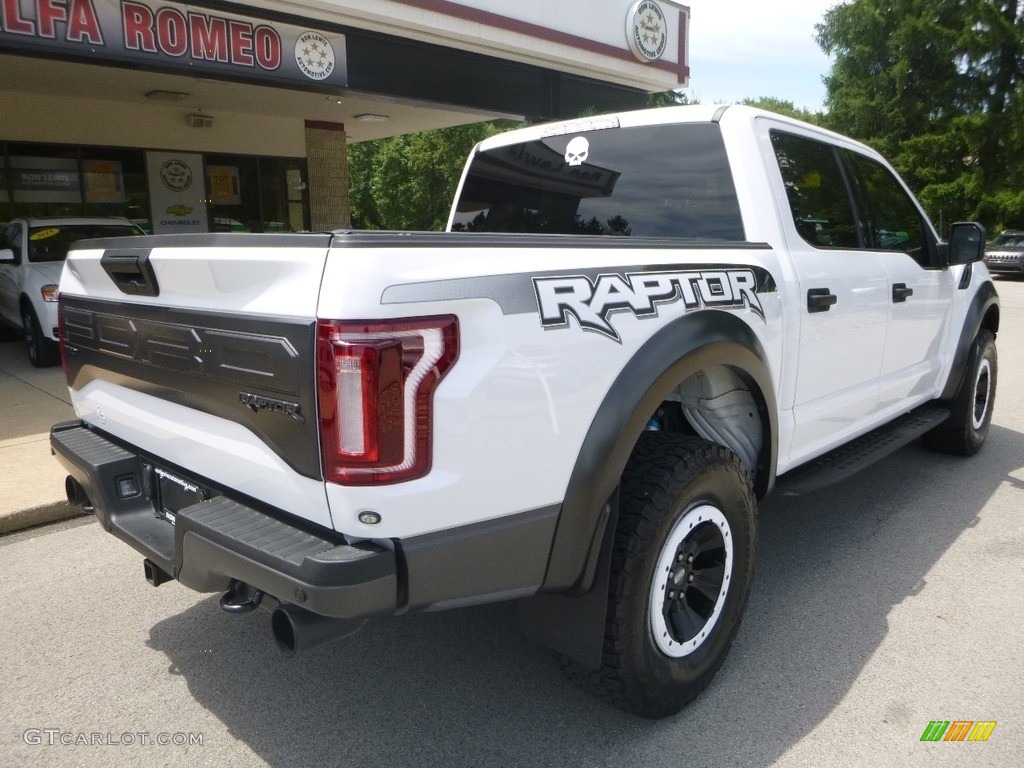 2017 F150 SVT Raptor SuperCrew 4x4 - Oxford White / Raptor Black photo #2