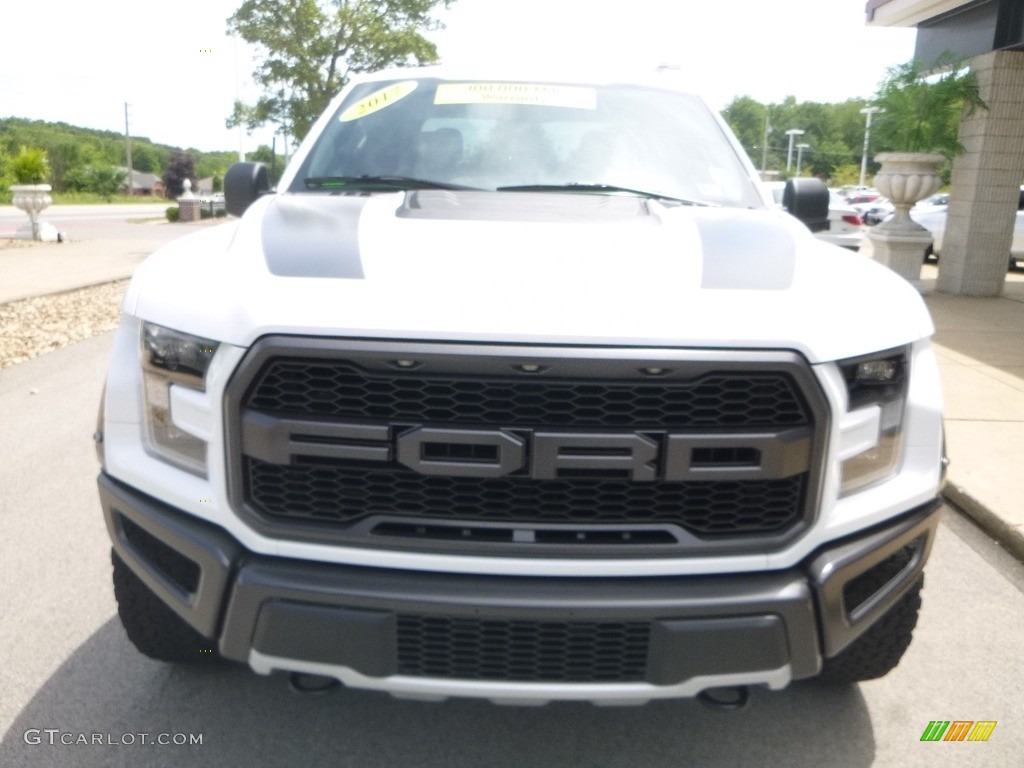 2017 F150 SVT Raptor SuperCrew 4x4 - Oxford White / Raptor Black photo #4