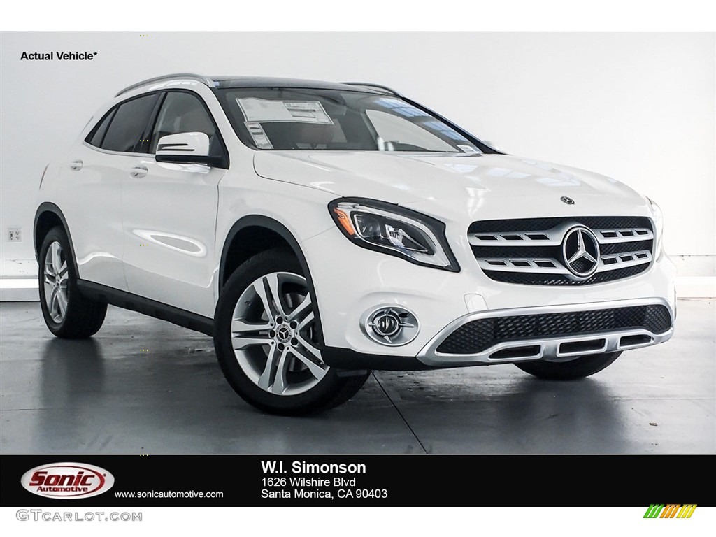 2018 GLA 250 4Matic - Cirrus White / Sahara Beige photo #1