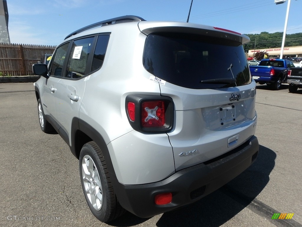 2018 Renegade Latitude 4x4 - Glacier Metallic / Black photo #3