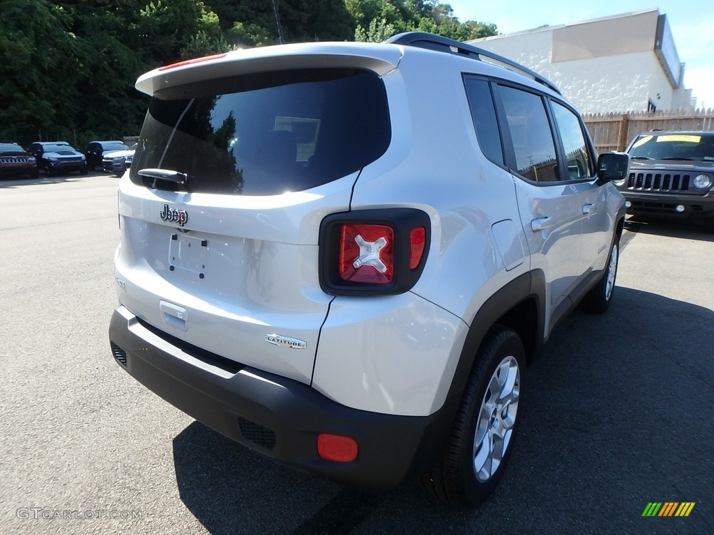 2018 Renegade Latitude 4x4 - Glacier Metallic / Black photo #5