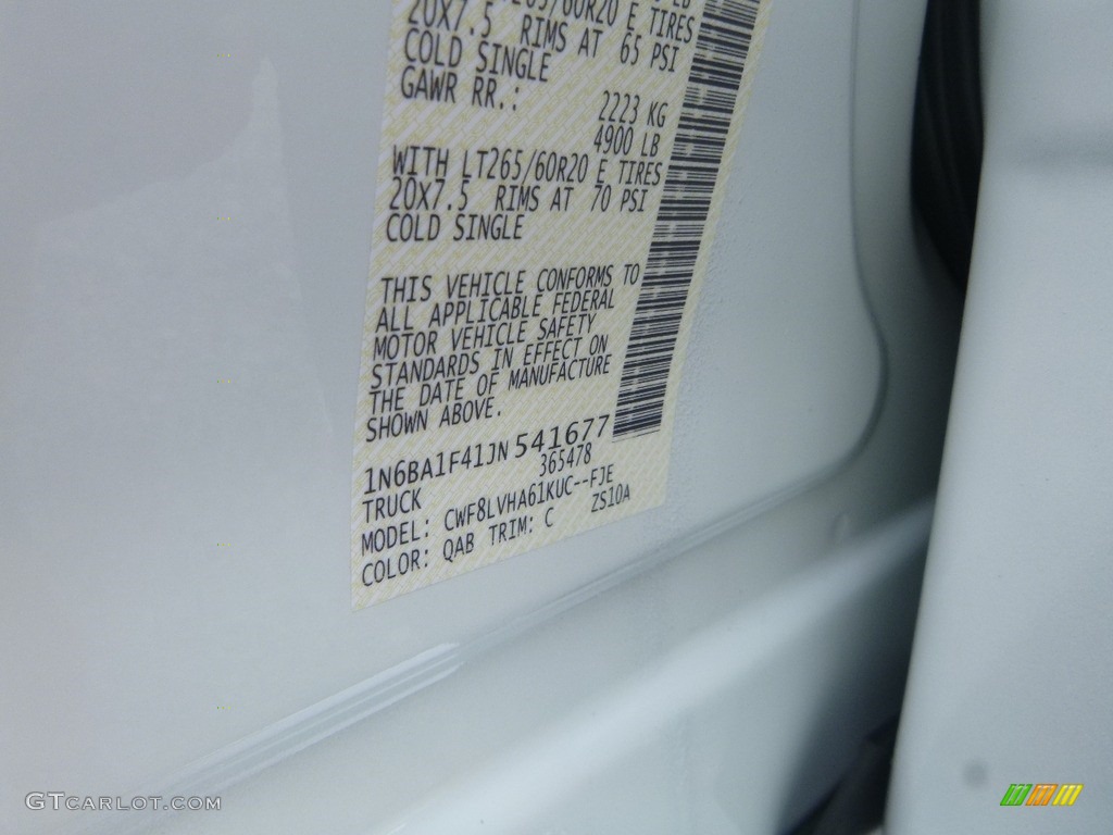 2018 TITAN XD SL Crew Cab 4x4 - Glacier White / Black photo #15