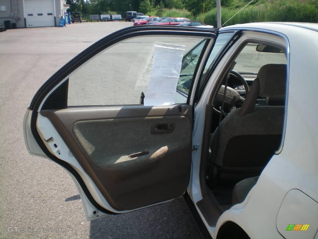 1995 Civic LX Sedan - Frost White / Beige photo #17