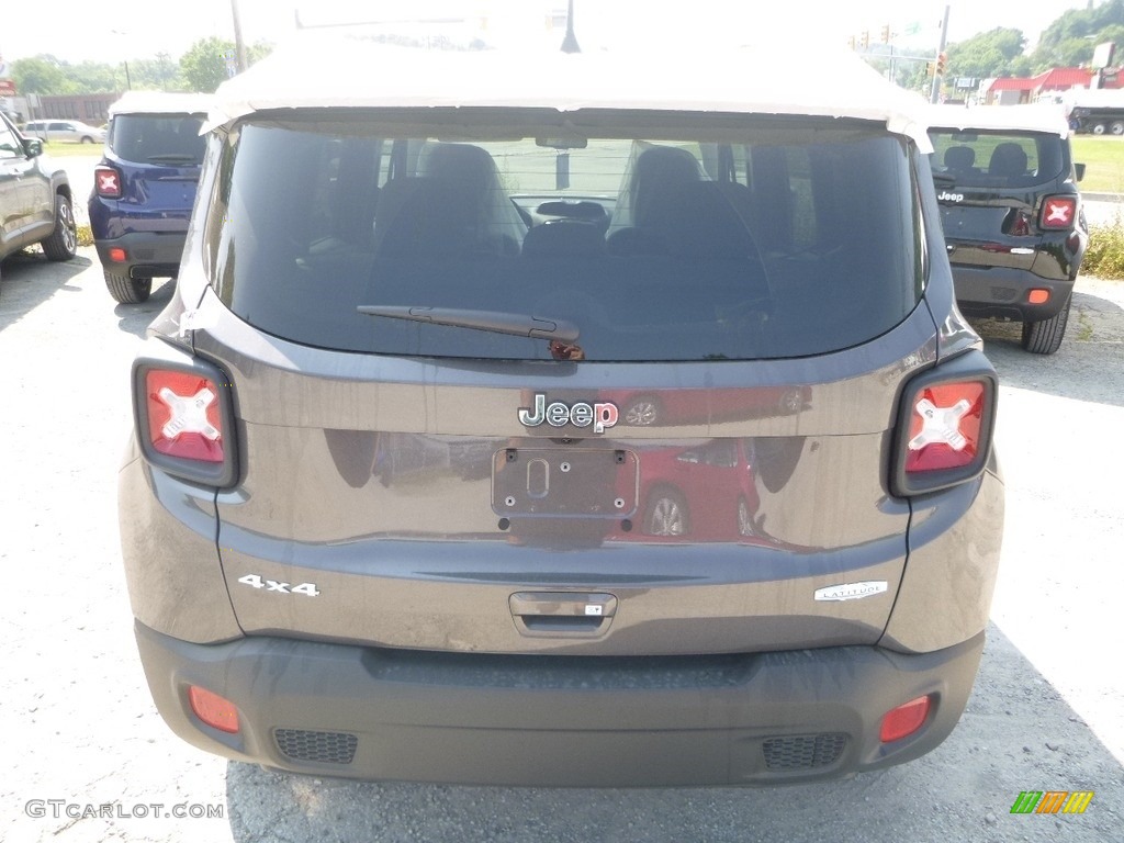 2018 Renegade Latitude 4x4 - Granite Crystal Metallic / Black photo #4