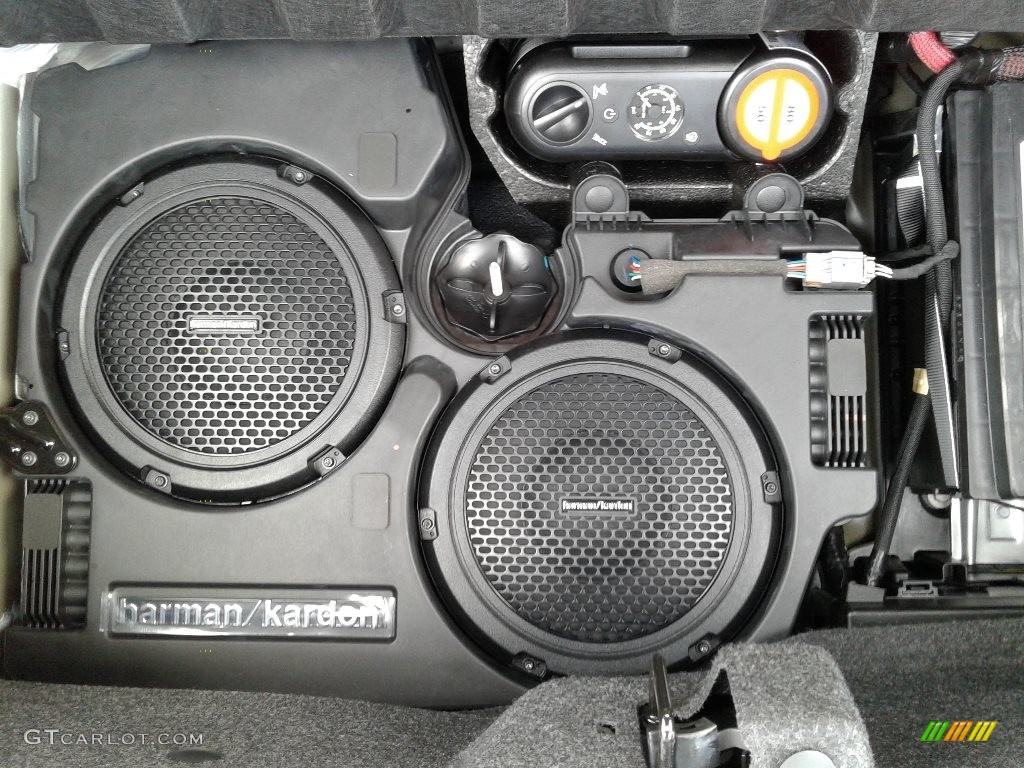 2018 Dodge Challenger SRT Hellcat Widebody Audio System Photos