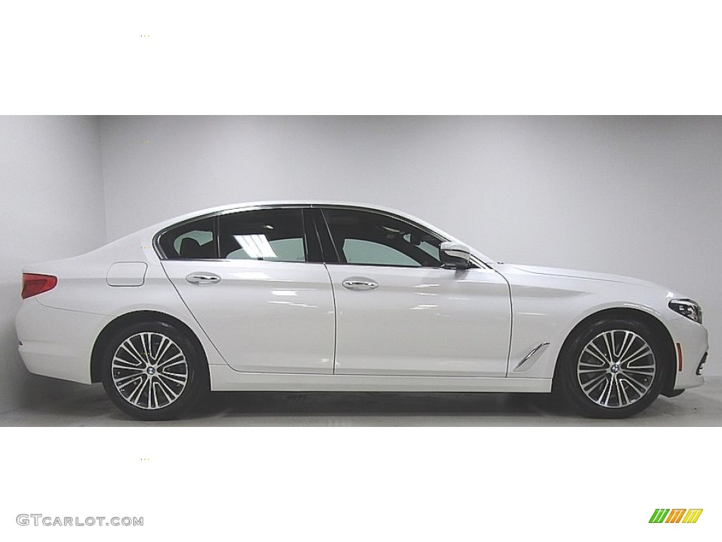 2018 5 Series 530i xDrive Sedan - Alpine White / Black photo #6