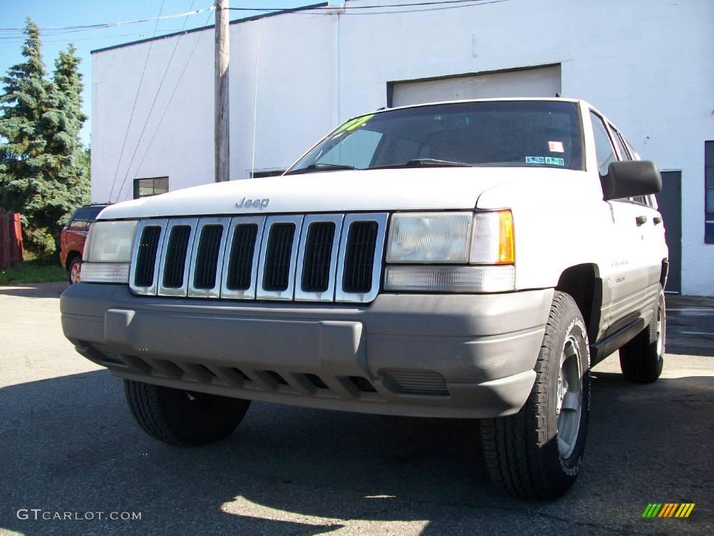 1997 Grand Cherokee Laredo 4x4 - Stone White / Agate Black photo #1